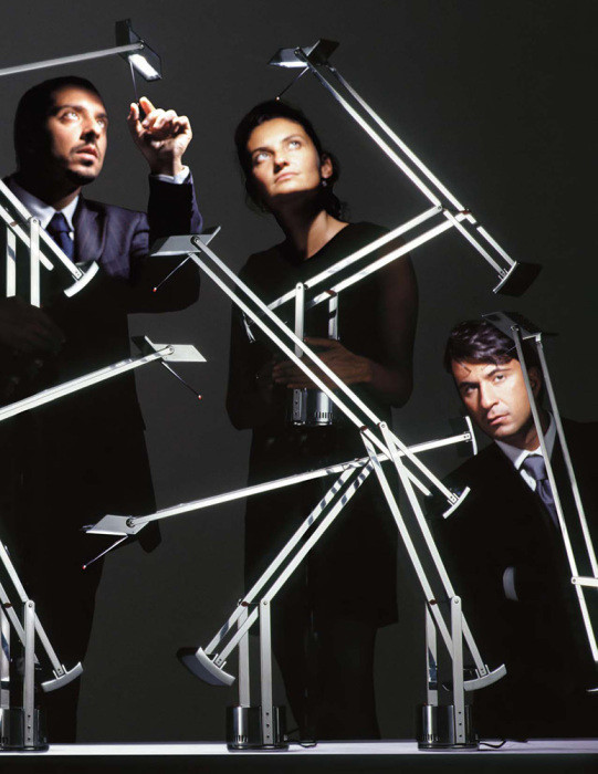 Офисная настольная лампа Tizio A009210 Artemide