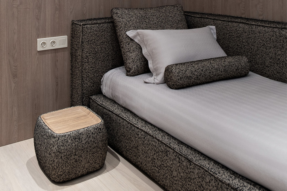 Столик прикроватный мягкий Runa шенилл серый