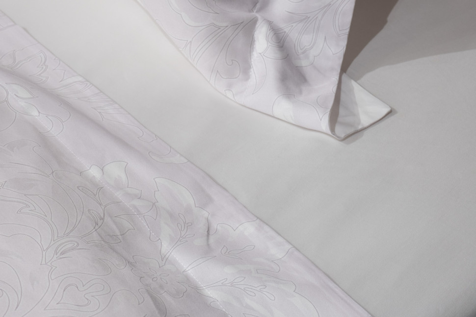 Простыня сатиновая на резинке 180х200х30см белая