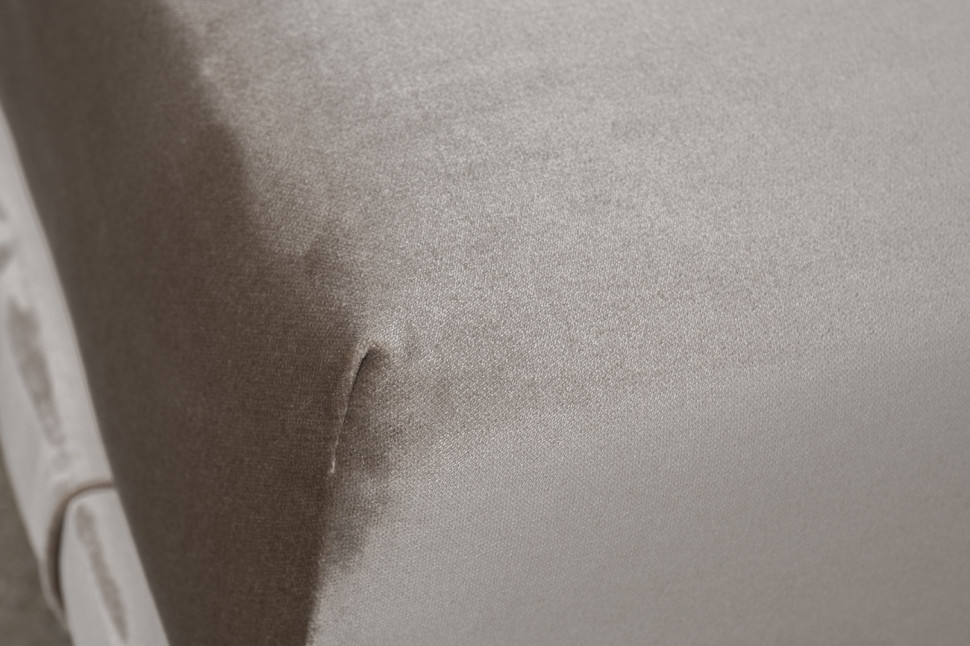 Банкетка Prima на металлических опорах бежевая