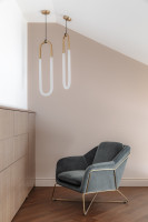 Кресло на металлическом каркасе велюровое серо-зеленое