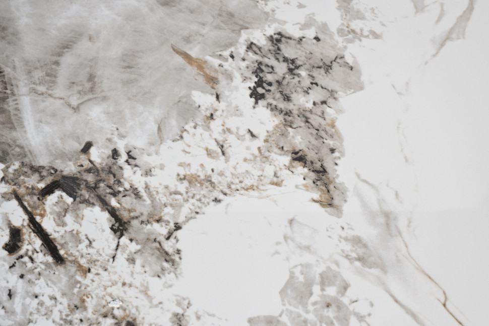 Стол журнальный белый керамогранит/черный хром