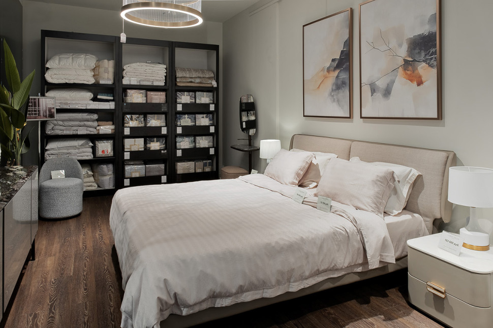 Кровать двуспальная бежевая