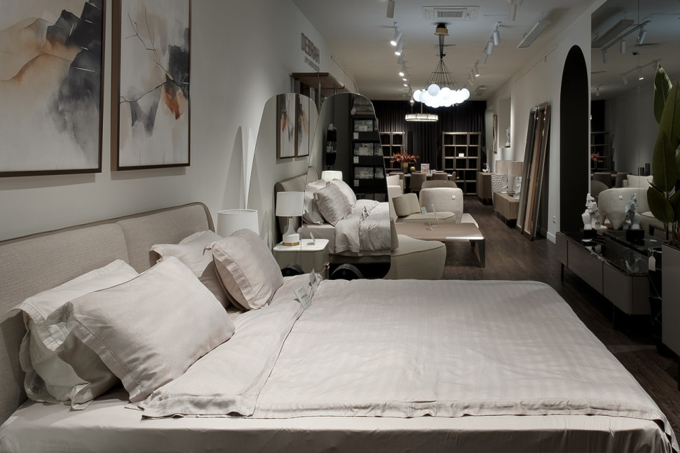 Кровать двуспальная бежевая