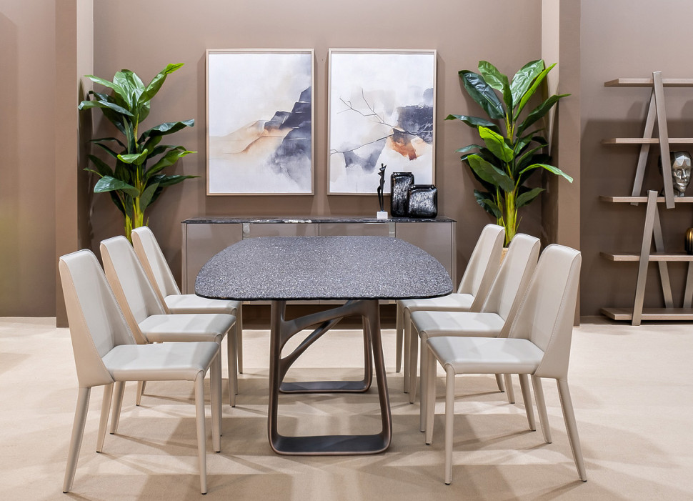 Стул из искусственной кожи