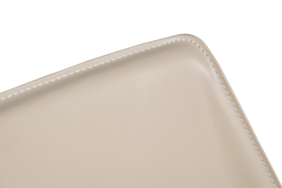 Стул из искусственной кожи