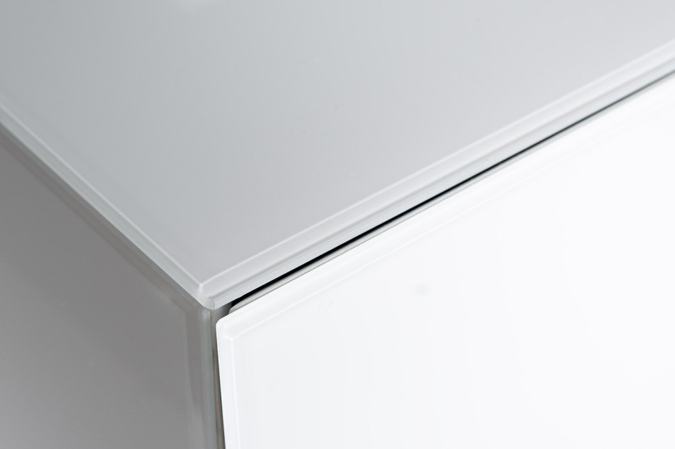 Тумбочка белая с двумя ящиками