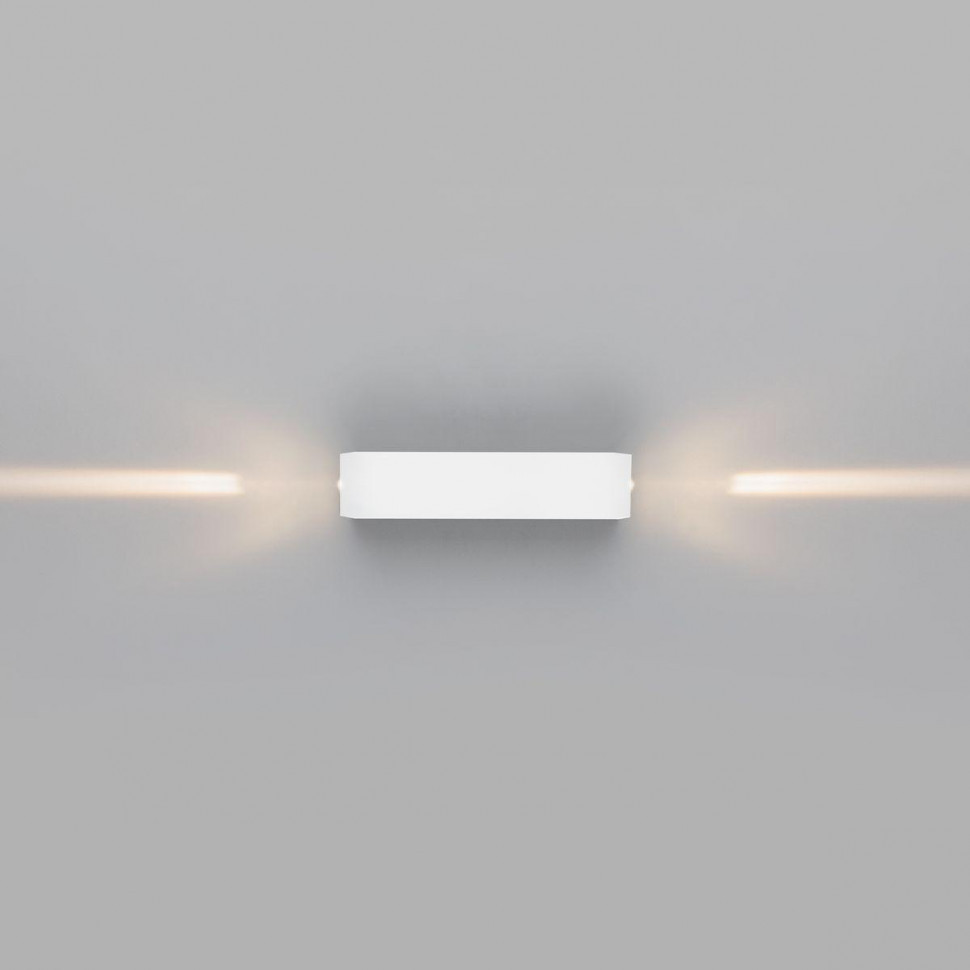 Уличный настенный светодиодный светильник Elektrostandard Blaze 35136/W белый a057049