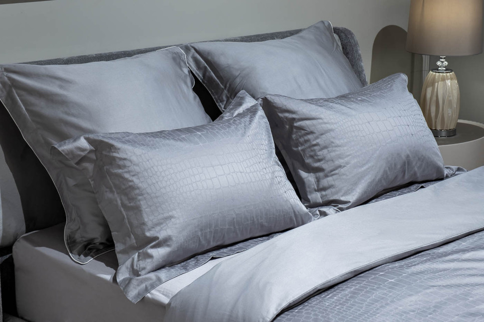 Комплект постельного белья "Серпенте" серый евро с наволочками 70х70см