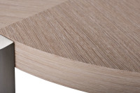 Стол журнальный со светлым шпоном