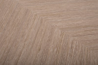 Стол журнальный со светлым шпоном