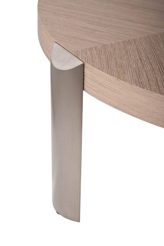 Стол журнальный со светлым шпоном