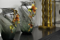 Ваза стеклянная зеленая с цветком