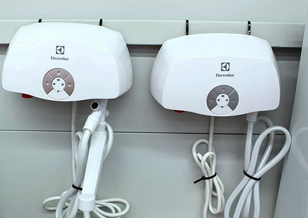 Водонагреватель Electrolux Smartfix 2.0 T 3,5 kW кран