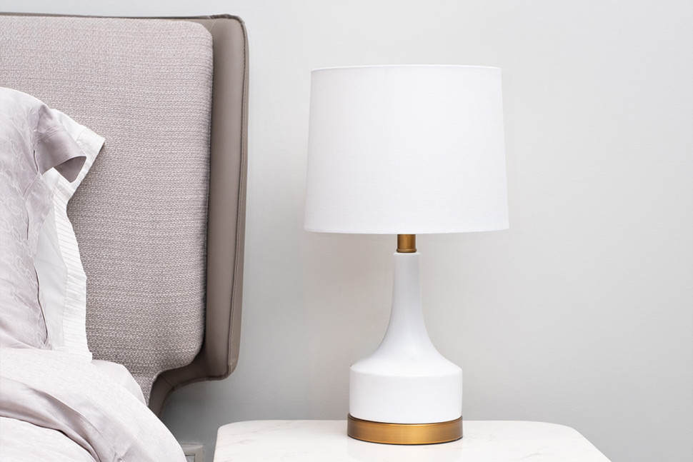 Лампа настольная (белый плафон)