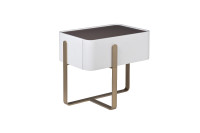 Тумбочка светлая с металлическим каркасом Тумбочка светлая с металлическим каркасом