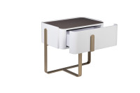 Тумбочка светлая с металлическим каркасом Тумбочка светлая с металлическим каркасом