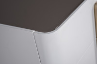 Комод светлый с металлическим каркасом Комод светлый с металлическим каркасом