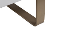 Комод светлый с металлическим каркасом Комод светлый с металлическим каркасом